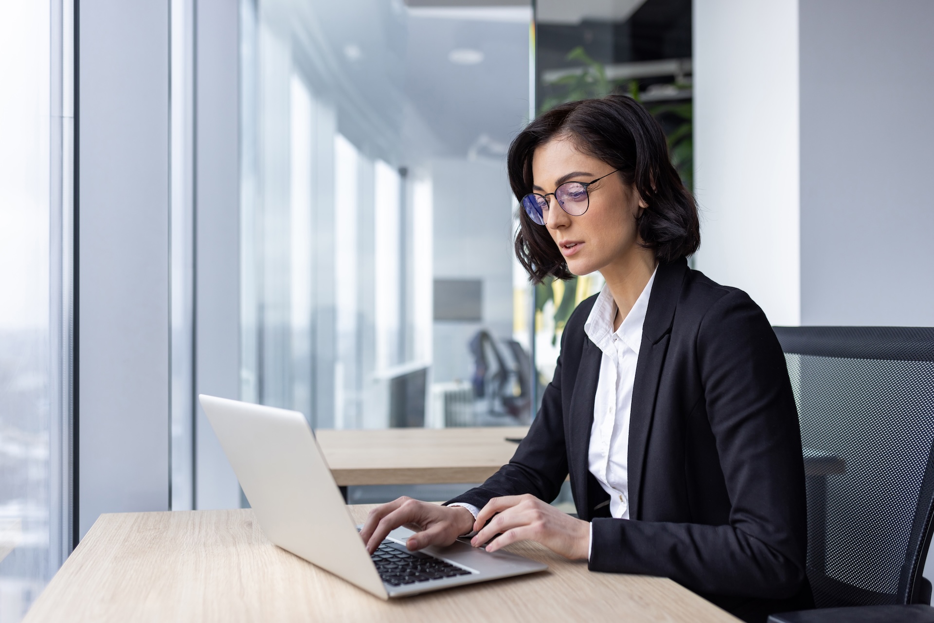 msp employee recruiter hr professional on laptop blog image for msp fees